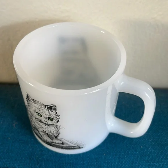 Vintage Glasbake kitten milk glass mug - Picture 4 of 5